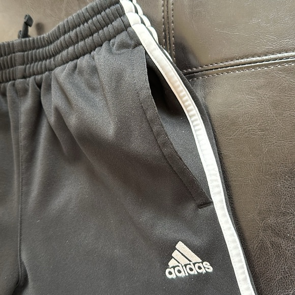 Classic Adidas 3 stripe sweat pants - Picture 3 of 15